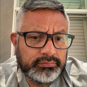 Meet your Posher, Efrain